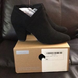 Women’s ankle bootees size 10